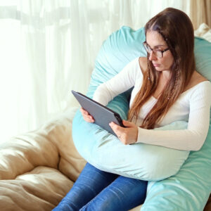 Kismama Terhes Párna Pihenéshez, Szoptatáshoz, Etetéshez U alakú menta színű bársony 08